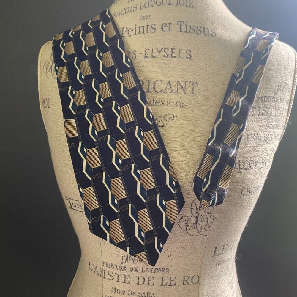 Como Collezione Black Woven Wide Geometric Silk Necktie  Approx measurements: Le